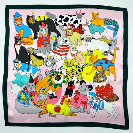 Seiden-Carré "Katzen-Karneval" – Farbenfrohes Seidentuch mit illustrierten Katzenmotiven (53x53cm)