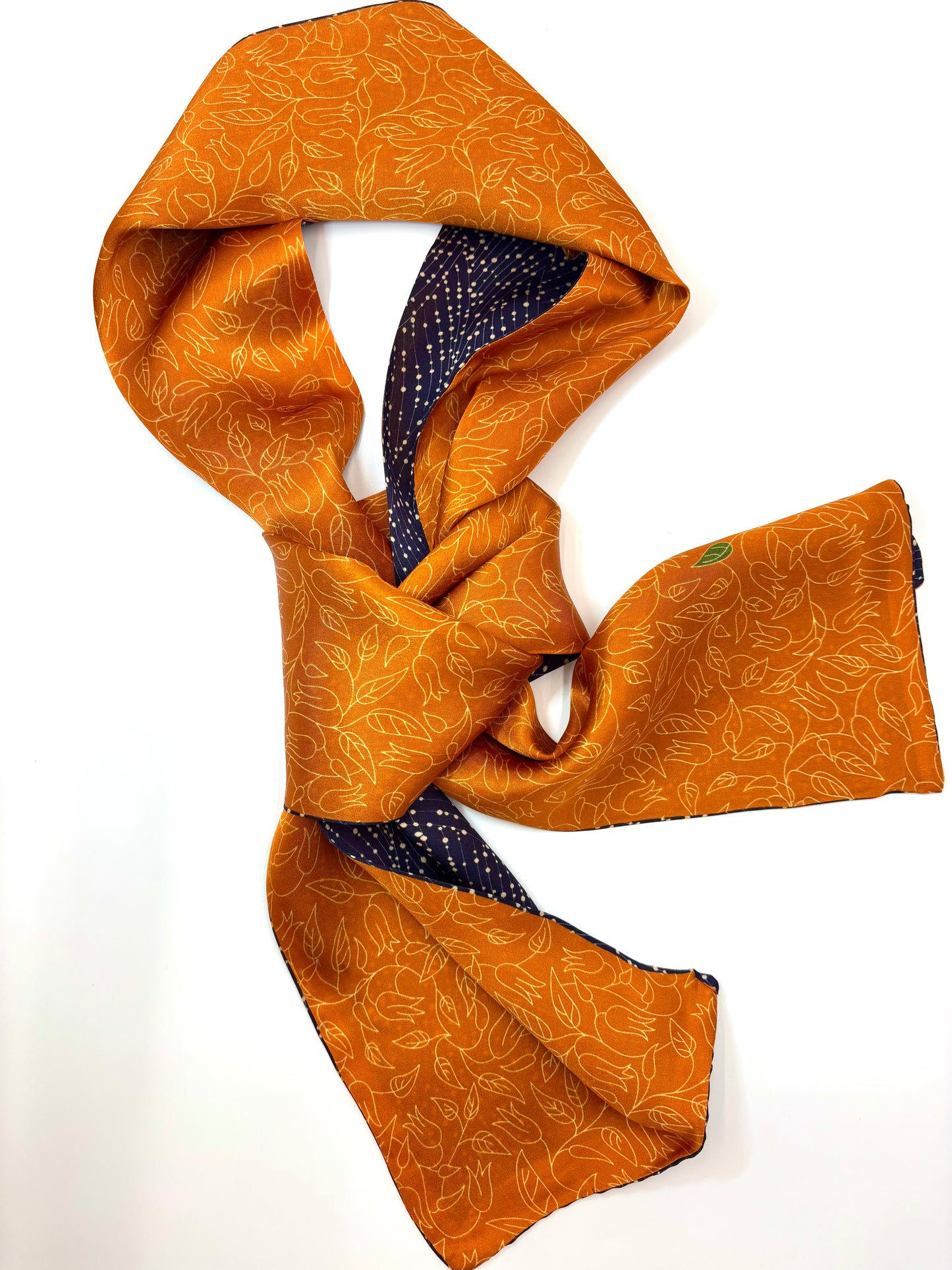 Seidenschal „Amber Night“ – 145 cm, beidseitig tragbar