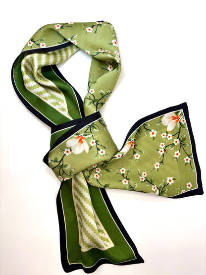 Seidenschal „Magnolia Garden“ – 145 cm, beidseitig tragbar