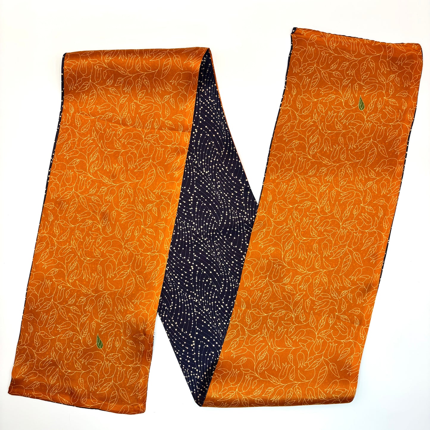 Seidenschal „Amber Night“ – 145 cm, beidseitig tragbar