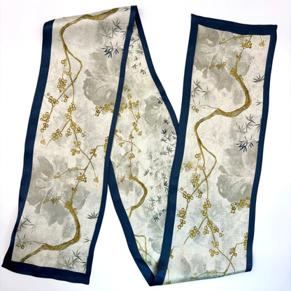 Seidenschal „Golden Ink“ – 145 cm